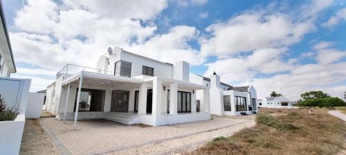 Gone Coastal - carbon neutral hotel in Unknown City