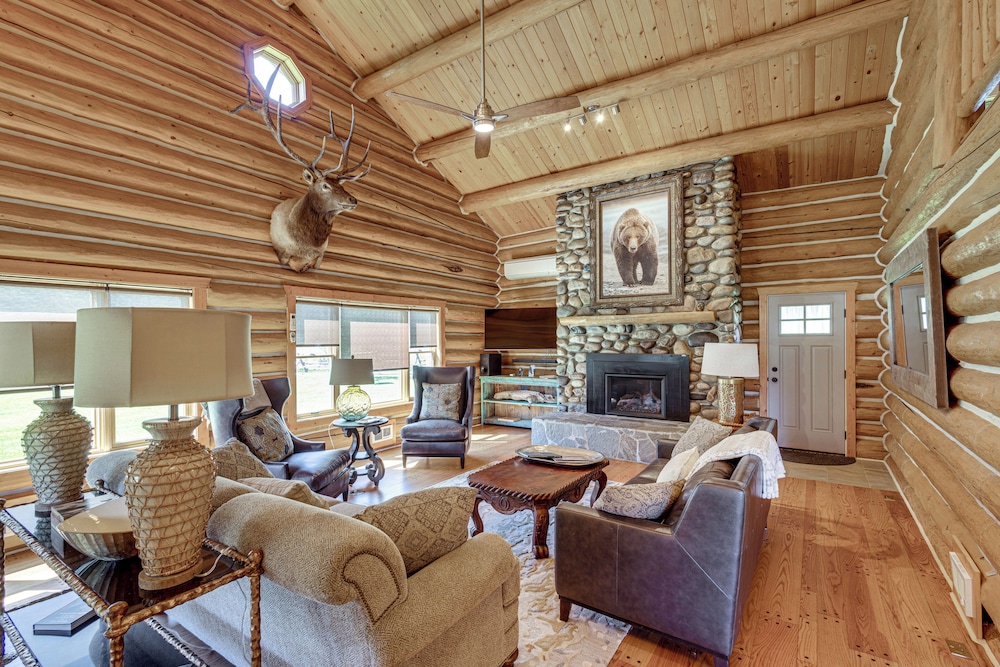 Remote Idaho Mountain Lodge w River Access — Challis — photo 2