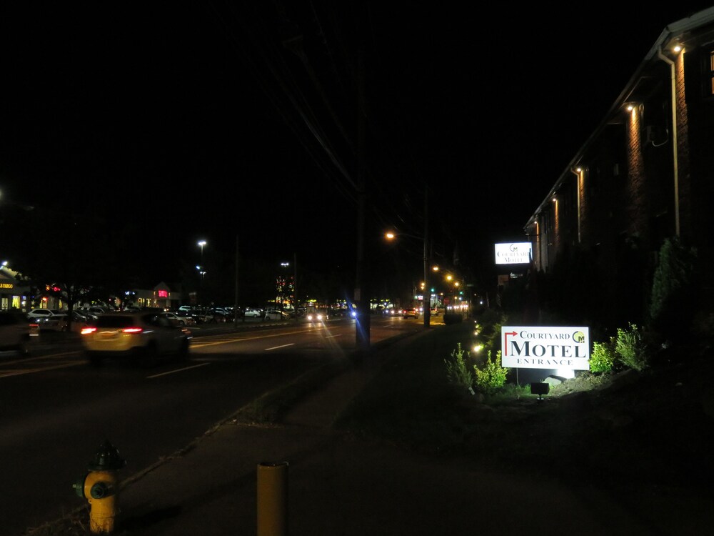 Central Motel Court Yard - photo 110