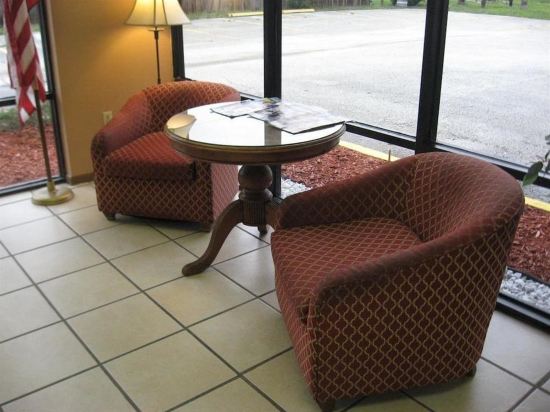 Lake Cecile Inn and Suites - photo 6