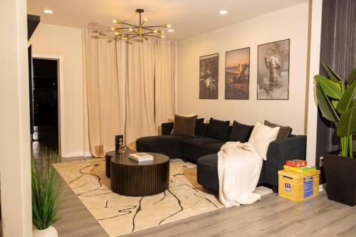 Paloma Lux Industrial Townhome in Newark, United States