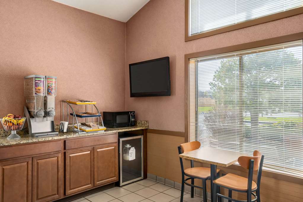 Days Inn by Wyndham Canastota Verona - photo 33