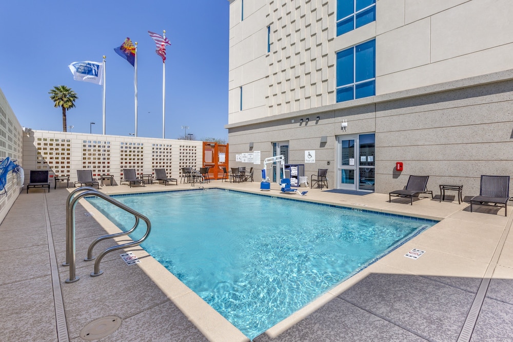 Holiday Inn Express & Suites Phoenix Dwtn State Capitol by IHG - photo 25