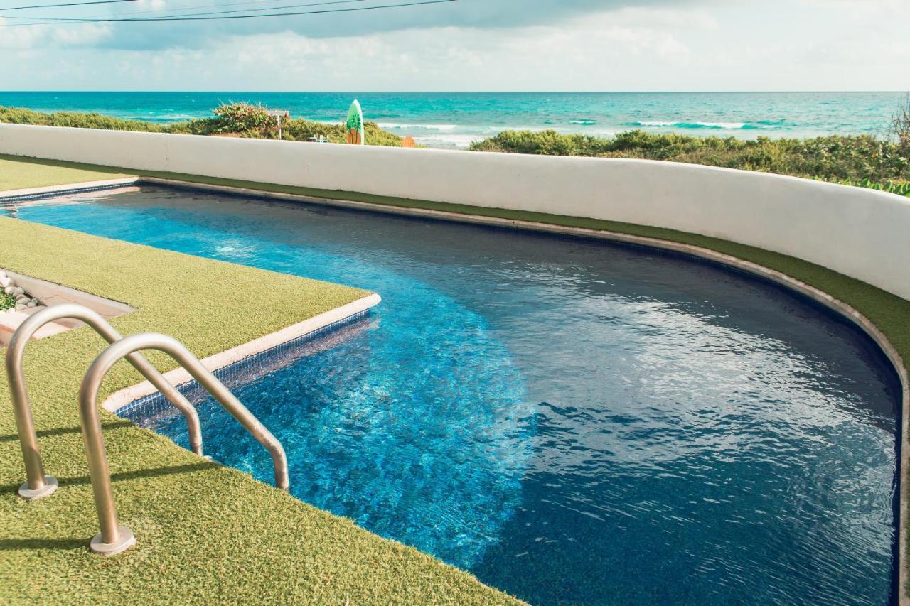 Villa with ocean view pool restaurant and rooftop — 4-Star Luxury Hotel in Isla Mujeres, Mexico