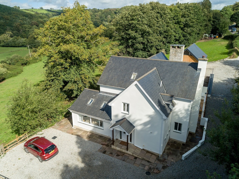 Priory House — 4-Star Luxury Hotel in Barnstaple, United Kingdom