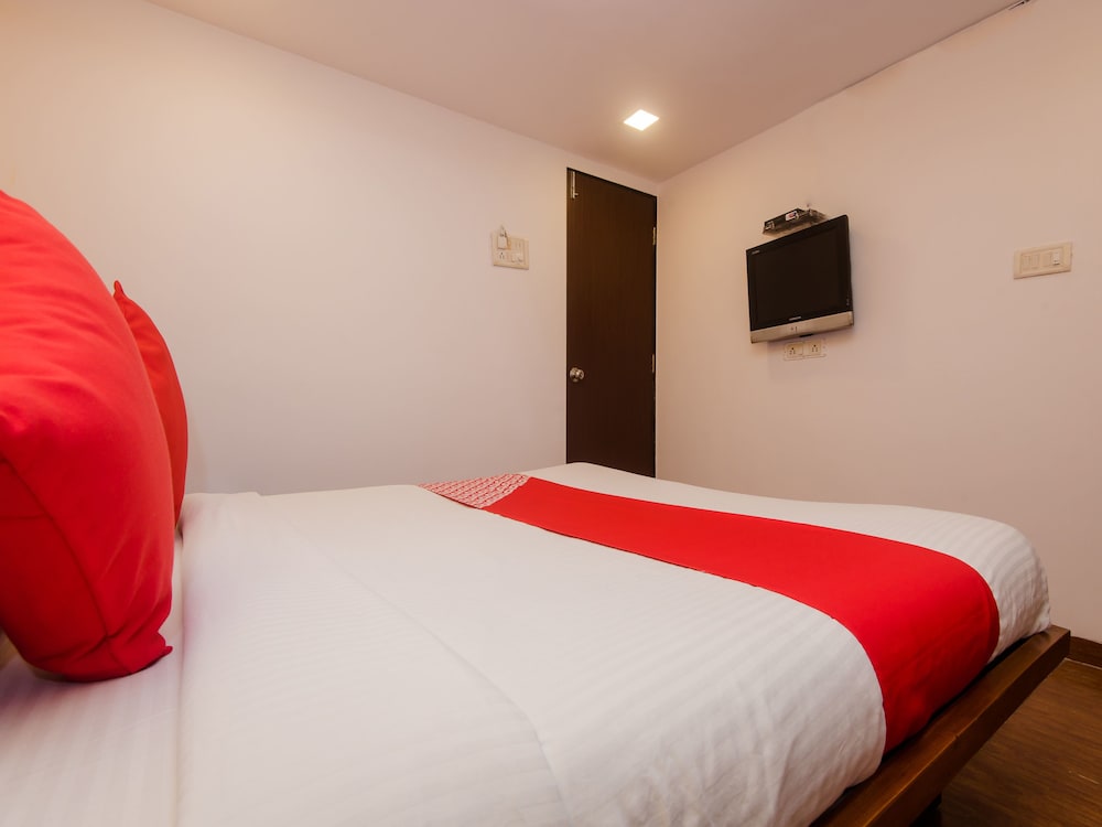 OYO 13470 Hotel Symphony House