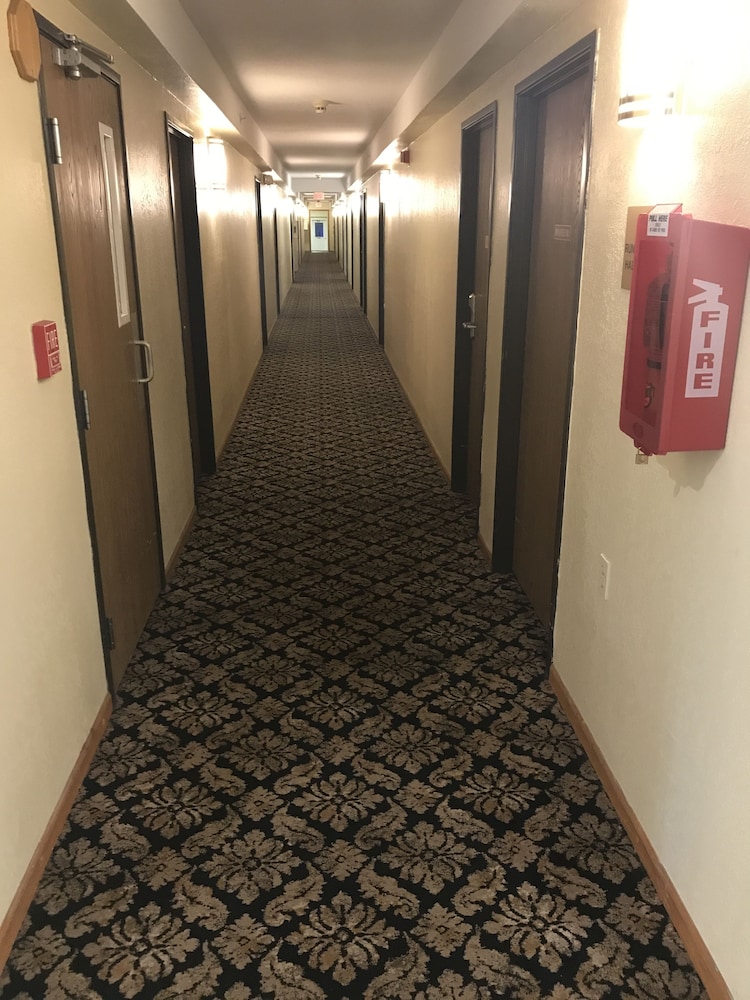 Super 8 by Wyndham Bridgeview of Mackinaw City - photo 49