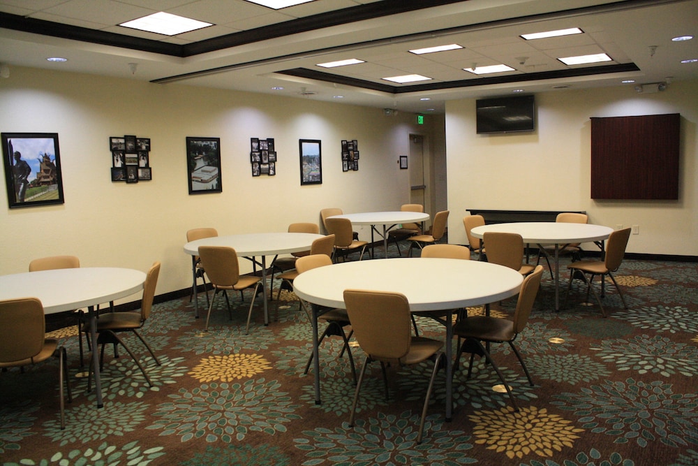Staybridge Suites Minot by IHG - photo 57