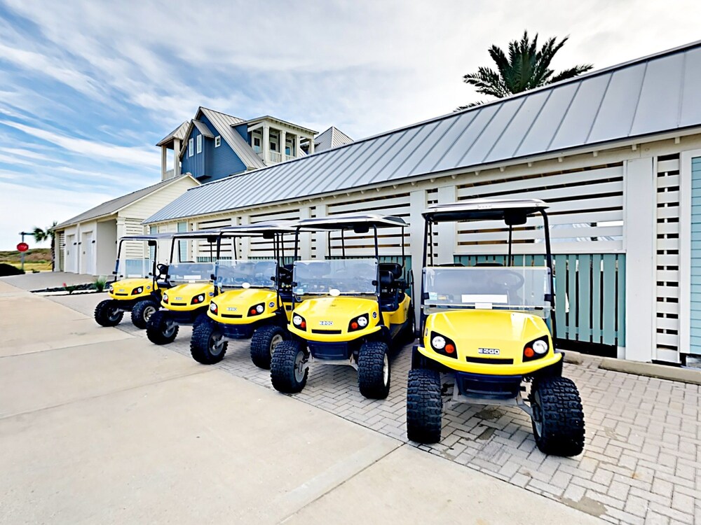 Palmilla Resort with Pool by RedAwning in Port Aransas, United States