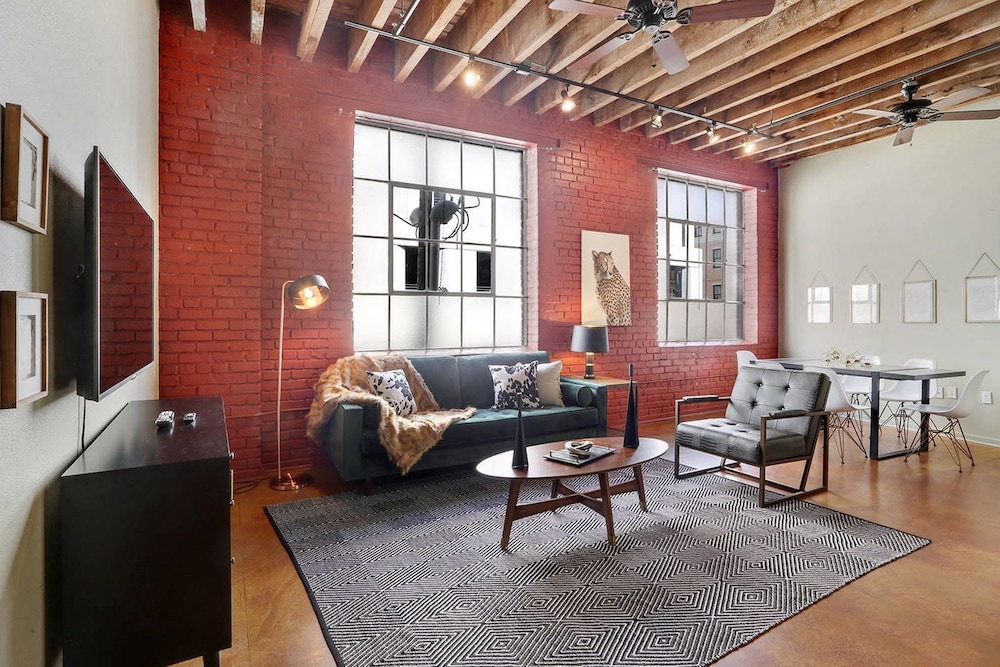 Stylish 3br 3ba Industrial Apt in Nola by Domio — 4-Star Luxury Hotel in New Orleans, United States