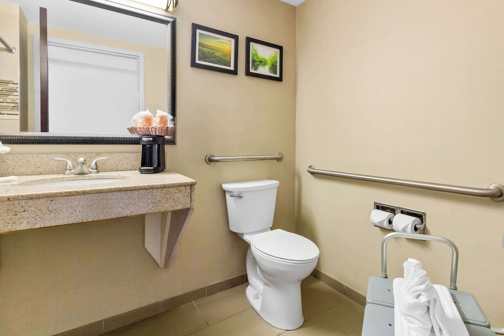 Comfort Suites Lumberton North - photo 12