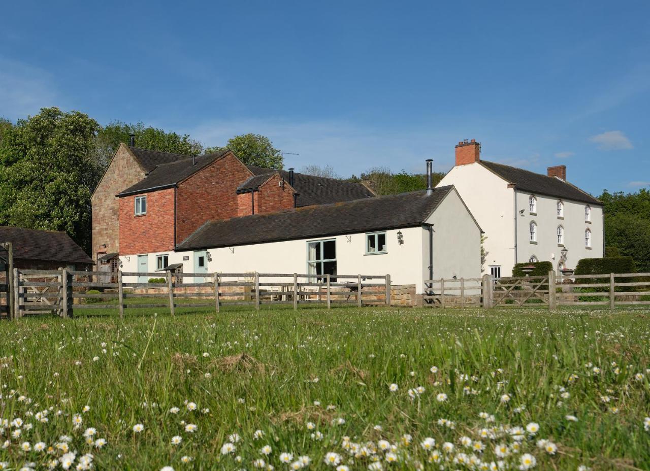 Barn Owl Lodge at Millfields Farm Cottages — 4-Star Luxury Hotel in Ashbourne, United Kingdom