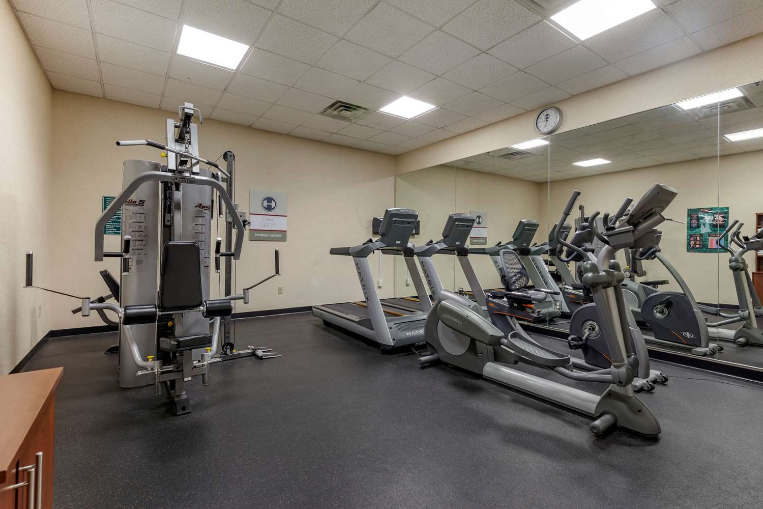 Clarion Suites Central - photo 21