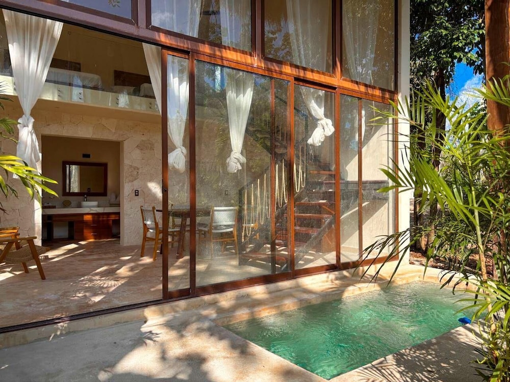 Private pool