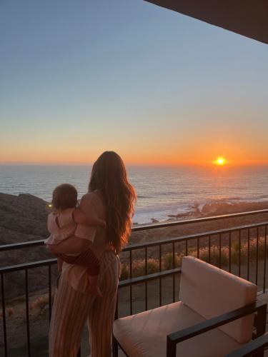 Waterfront Condo with Gorgeous Sunset Ocean Views — 4-Star Luxury Hotel in El Pescadero, Mexico