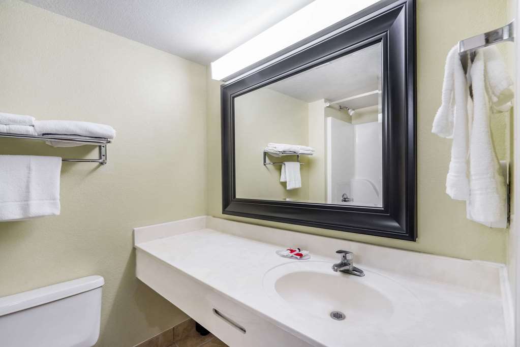 Super 8 by Wyndham Dandridge - photo 9