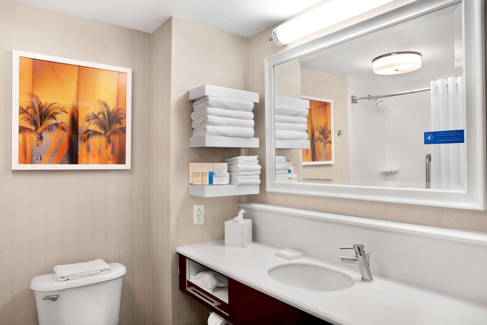 Hampton Inn by Hilton Hallandale Beach Aventura - photo 16