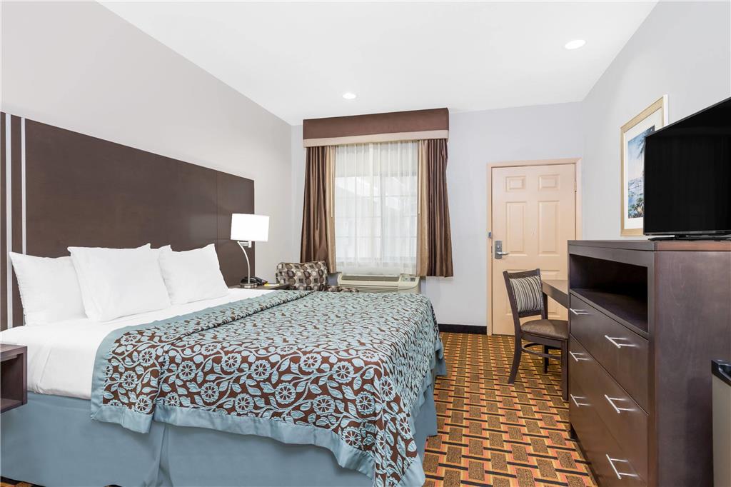 Days Inn & Suites by Wyndham Madisonville - photo 6