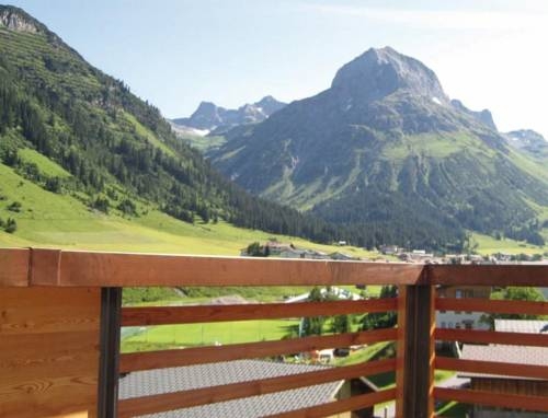 Chalet Hus Hörili — 4-Star Luxury Hotel in Lech, Austria