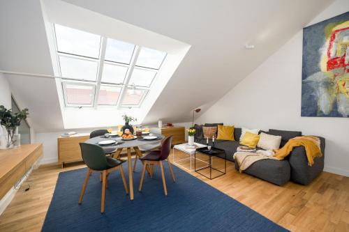 Prague Days Attic Apt Workspace 100 Mbps Wi Fi Park Nearby — 4-Star Luxury Hotel in Prague, Czech Republic