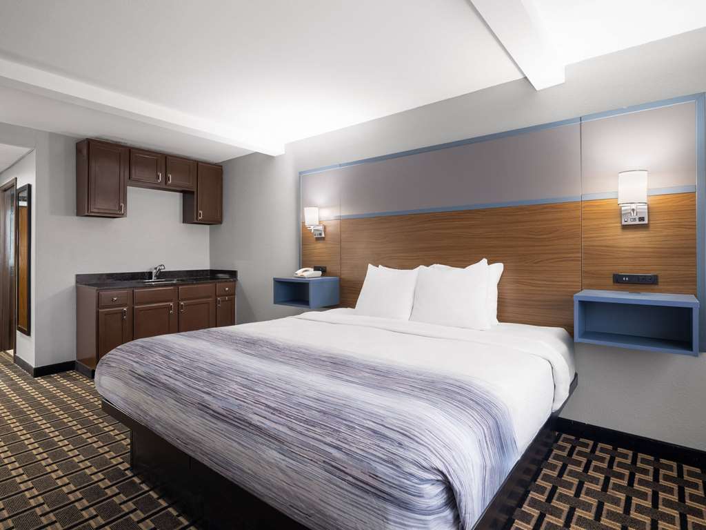 AmericInn by Wyndham Woodstock IL - photo 21