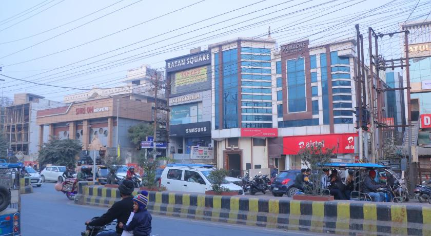 Hotel Panache 500 Mtrs From Shri Krishna Janma bhumi Teample in Mathura, India