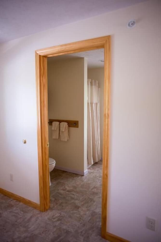 M 22 Inn Suttons Bay - photo 24