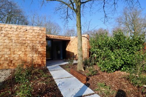 Houten Boshuis by Droomvilla — hotel in Oosterhout