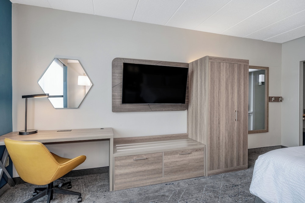 Holiday Inn Express & Suites Gahanna Columbus Airport by IHG - photo 8