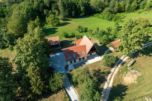 Holiday Home Anka — 4-Star Luxury Hotel in Vojnic, Croatia