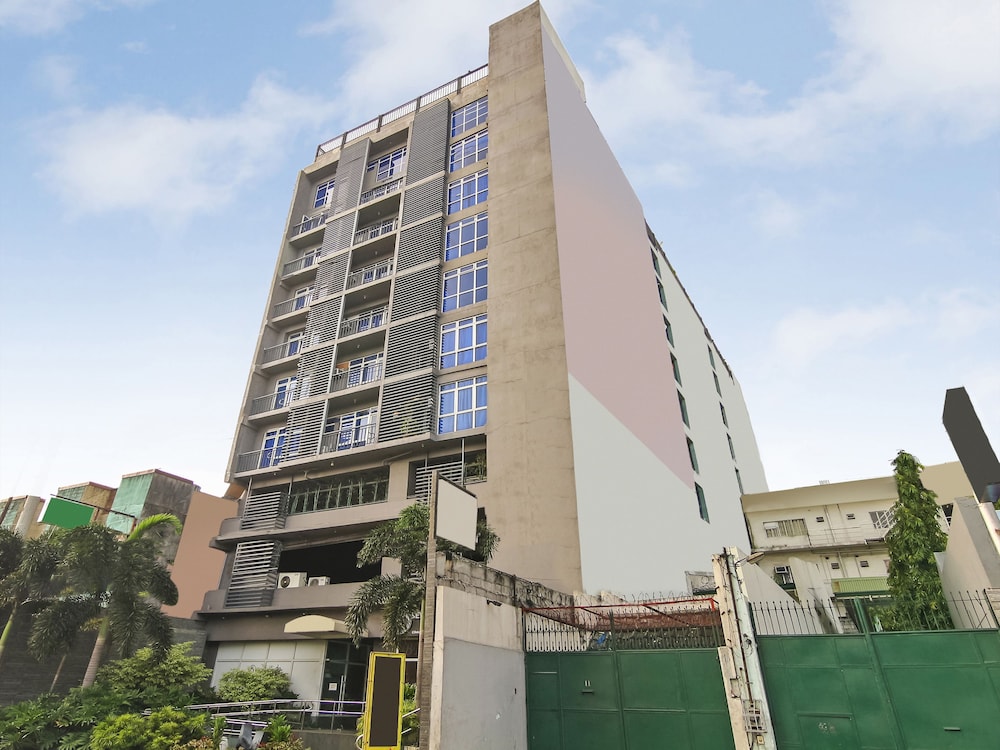 OYO 105 Melbourne Suites