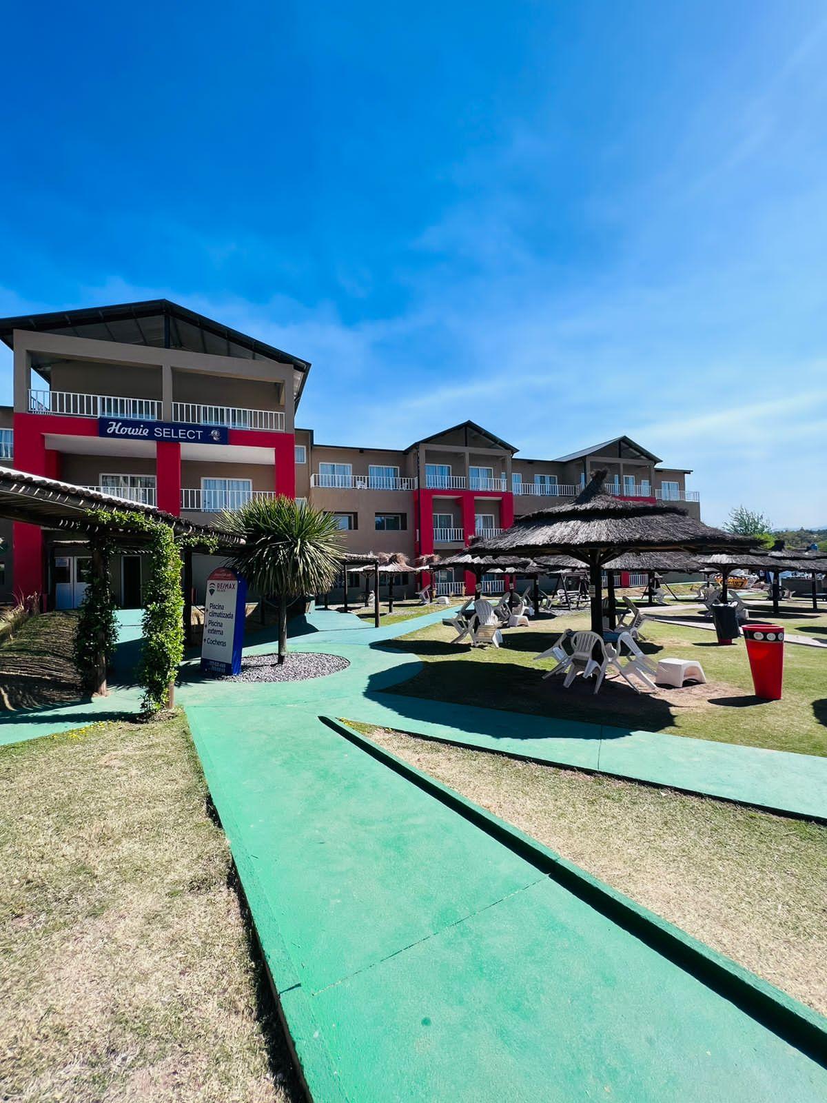 Howie Select in Villa Carlos Paz, Argentina