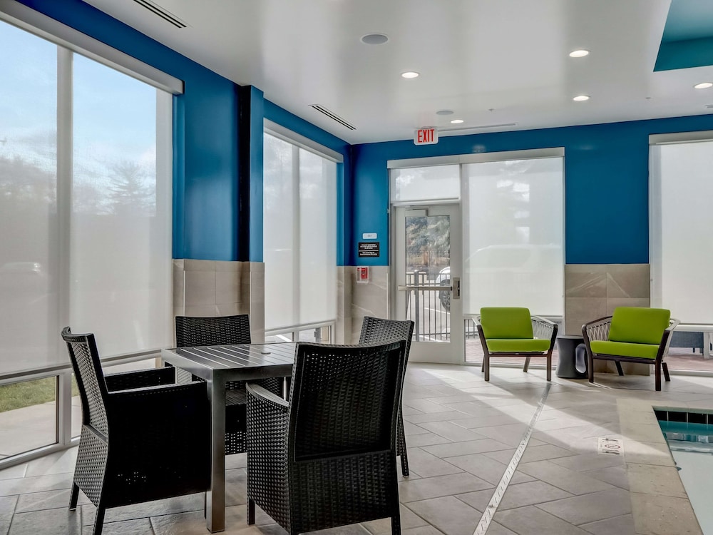 Hampton Inn and Suites by Hilton Cincinnati Midtown Rookwood - photo 60