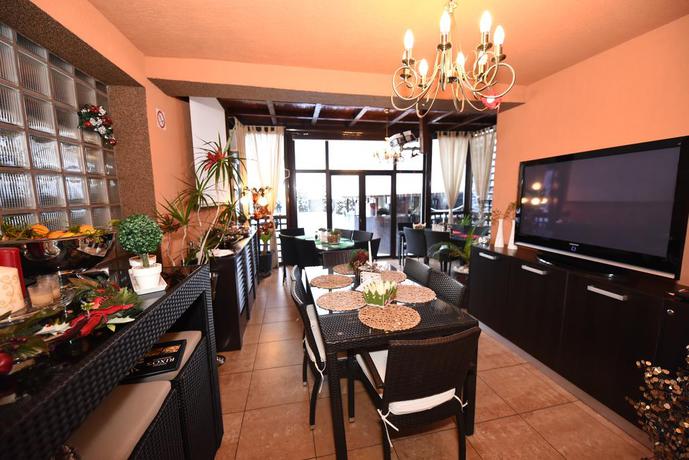 Rixo`s GuestHouse — Craiova — photo 4
