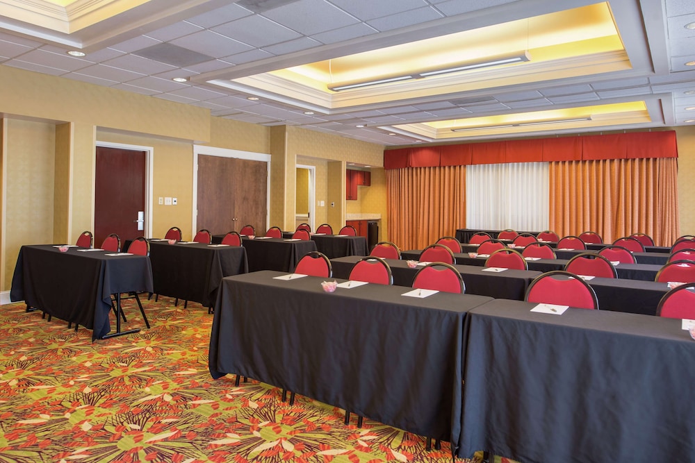 Hampton Inn & Suites Charlotte Arrowood Rd. - photo 50