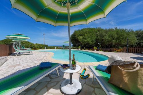 Casa Ginestre piscina e vista mare — 4-Star Luxury Hotel in Aglientu, Italy