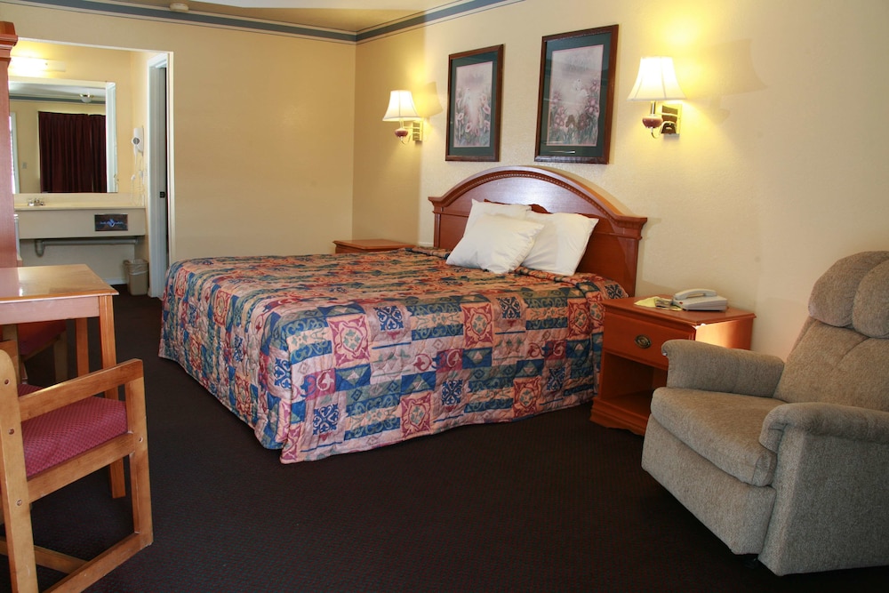 Claremore Motor Inn - photo 10