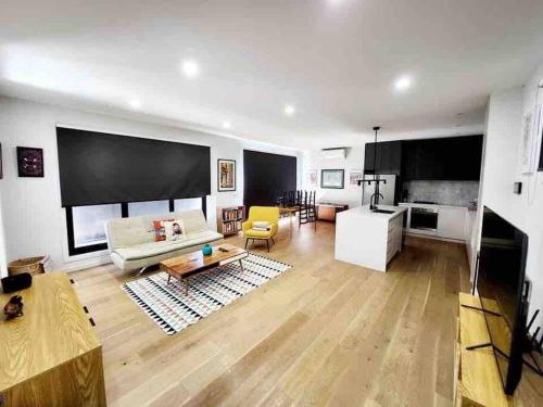 City Fringe And 2.5 Bathrooms in Reservoir, Australia