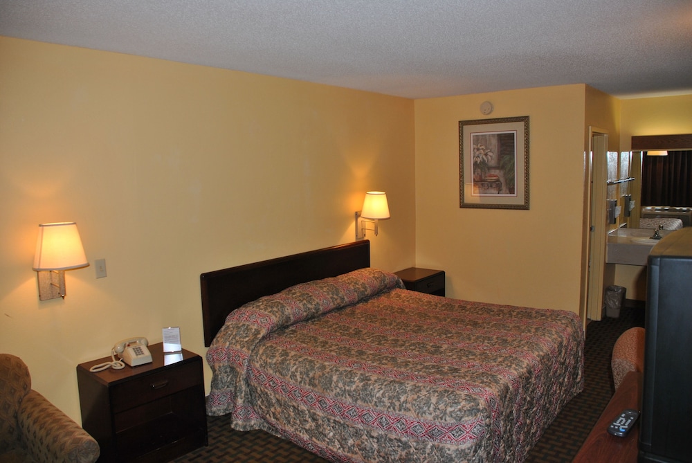 America's Best Inn and Suites Beaufort - photo 6