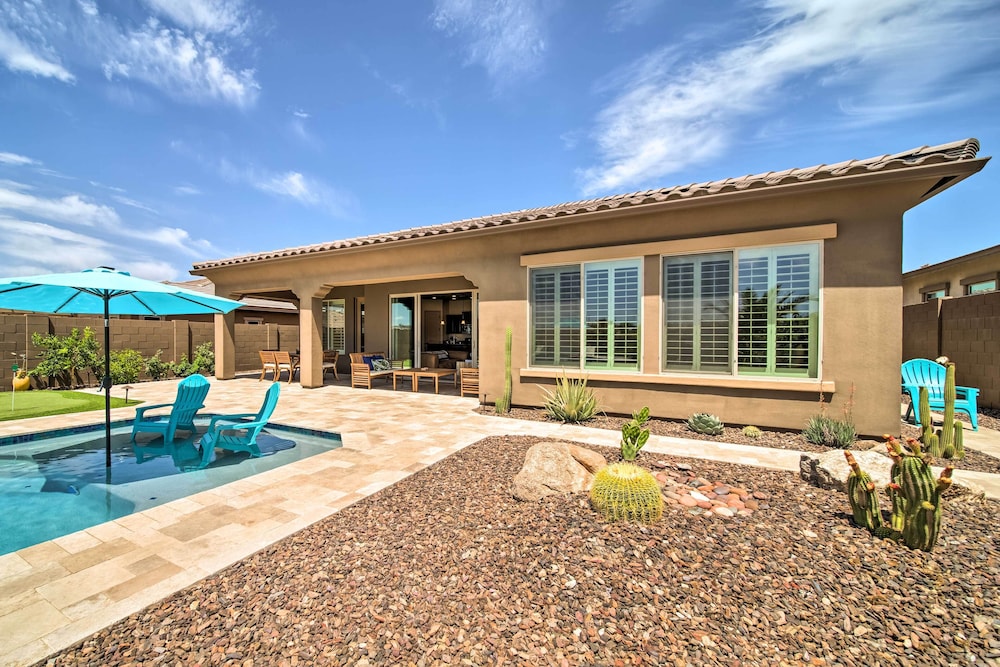 Resort Style Pool and Spa Upscale Goodyear Home - photo 26