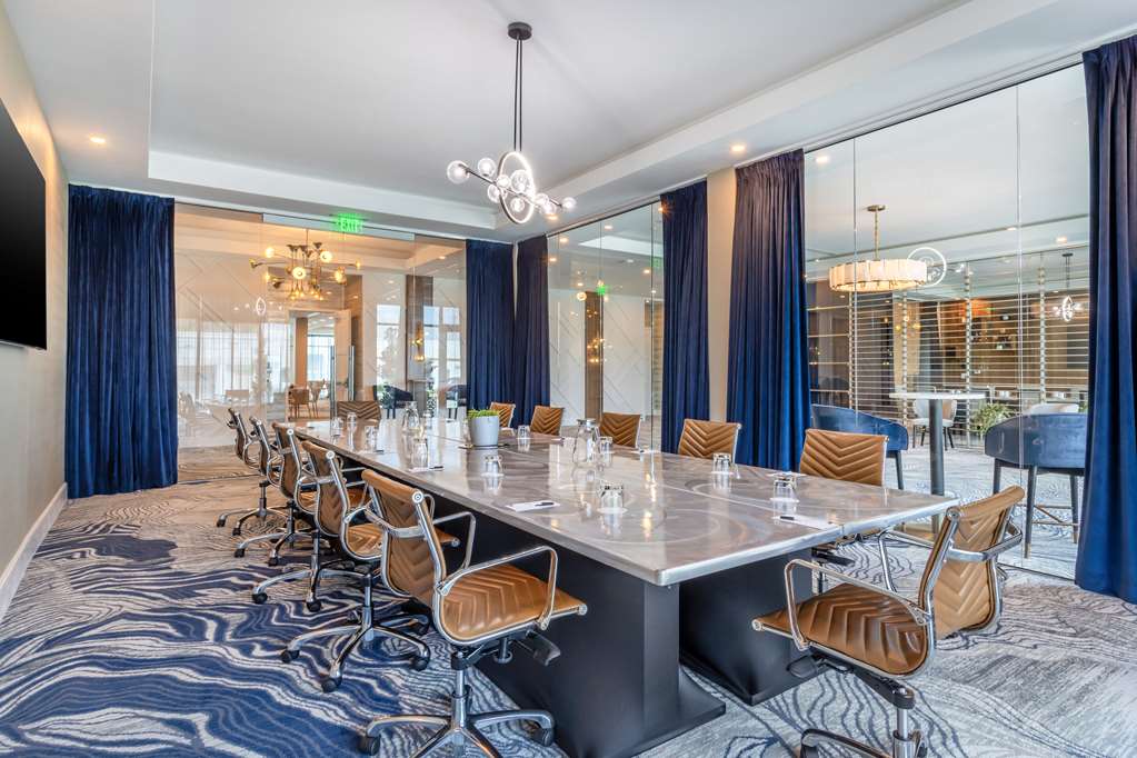 Cambria Hotel Waco University Riverfront - photo 46