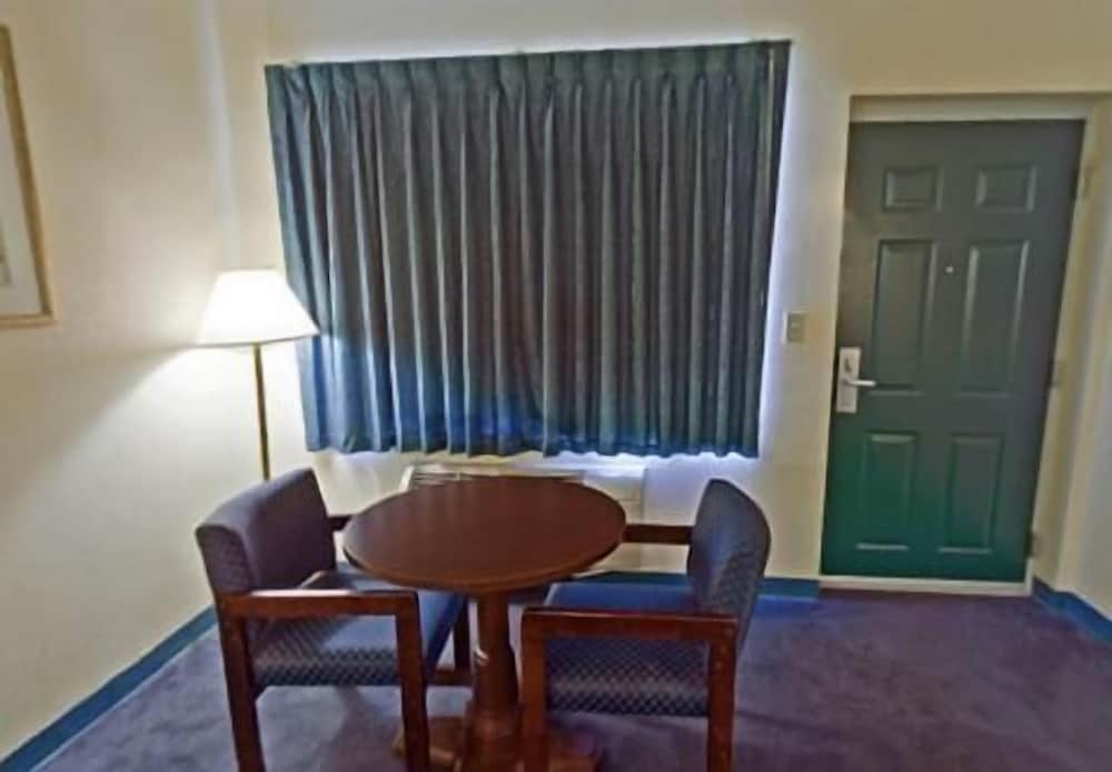 Americas Inn - photo 22
