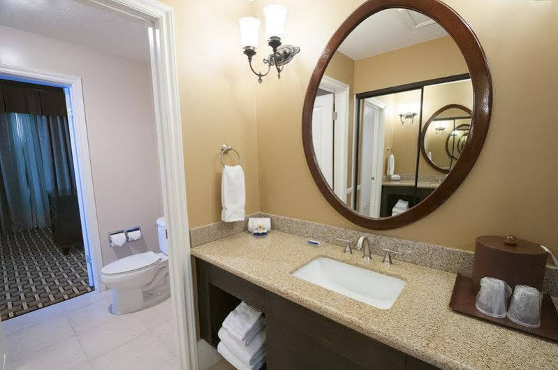 Best Western Plus San Pedro Hotel & Suites - photo 35