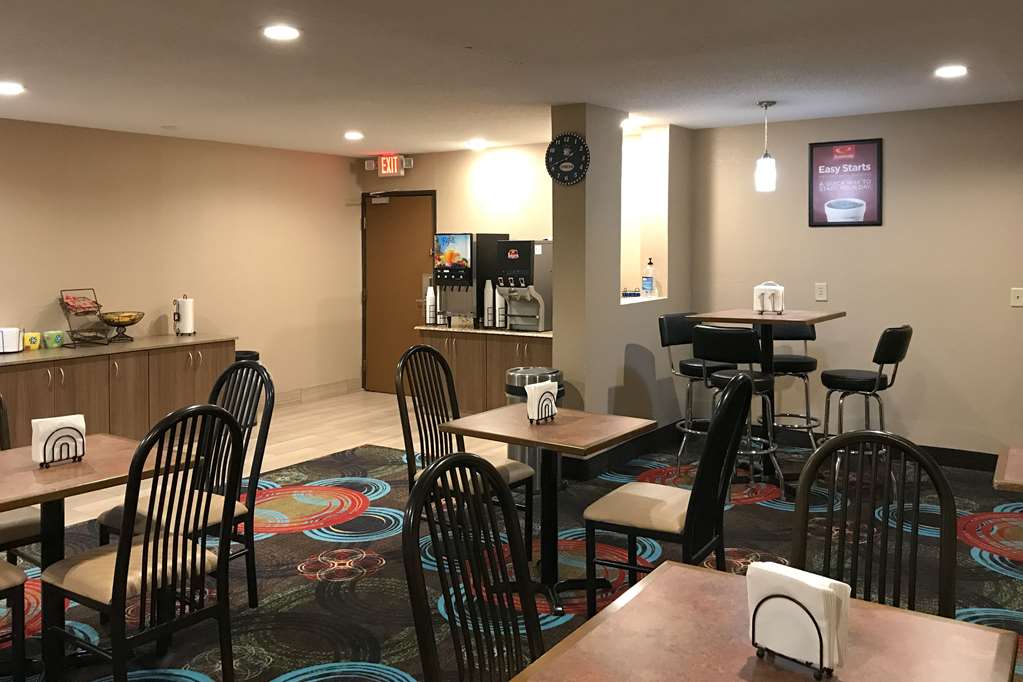 Econo Lodge La Crosse North - photo 38