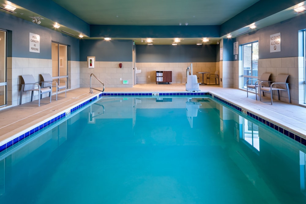 Holiday Inn Express & Suites Bend South by IHG - photo 30
