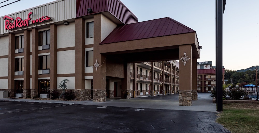 Red Roof Inn & Suites Pigeon Forge Parkway - featured photo