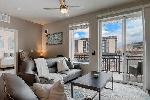 Convention Ctr Lux 2BR Pool Htub Gym Theatre Pkg — 4-Star Luxury Hotel in Salt Lake City, United States