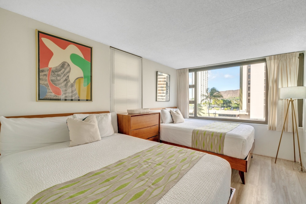 Deluxe Waikiki Condo Pool View FREE Parking & Wi Fi by Koko Resort Vacation Rentals - photo 3