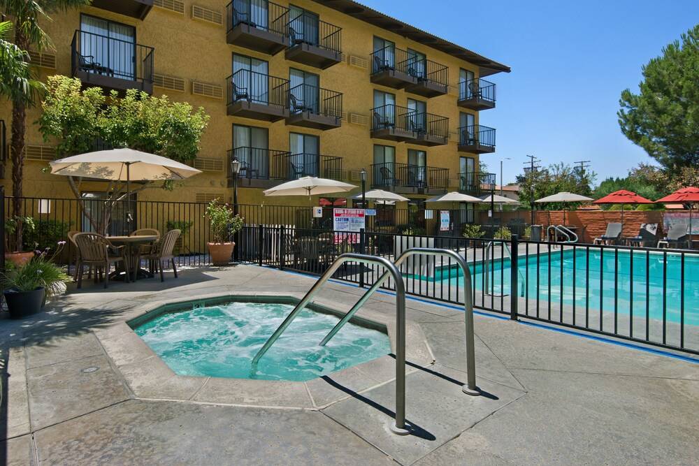Oxnard Inn Lancaster - photo 34