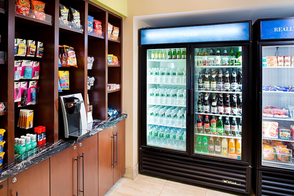 Hilton Garden Inn Hartford North Bradley International Airport - photo 30